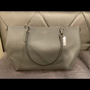Coach handbag in grey with silver hardware